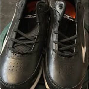 Mizuno Black Athletic Shoes with Sleek Design and Ventilation. Size 13 CLEATS